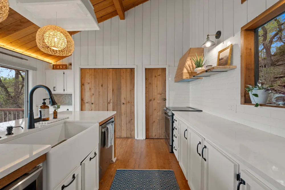 403 Coventry Road Spicewood, TX 78669
