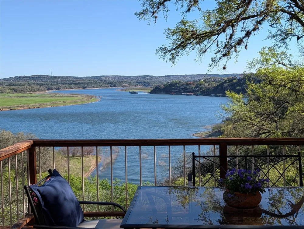 403 Coventry Road Spicewood, TX 78669
