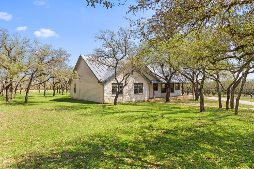 434 W Turner Court Johnson City, TX 78636