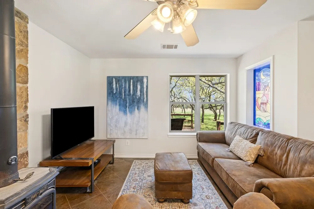 434 W Turner Court Johnson City, TX 78636