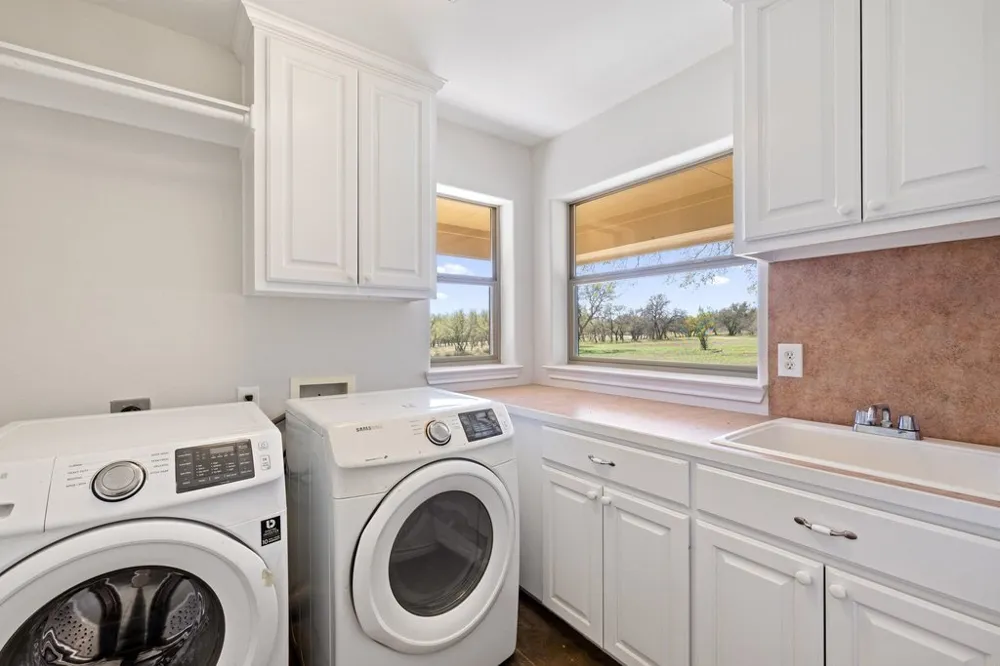 434 W Turner Court Johnson City, TX 78636