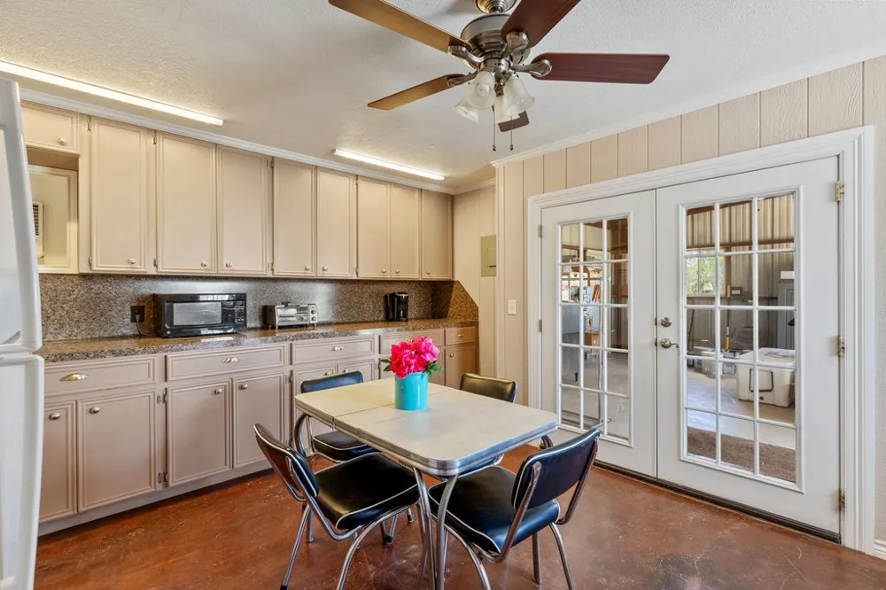 434 W Turner Court Johnson City, TX 78636