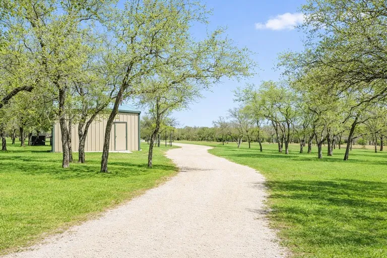 434 W Turner Court Johnson City, TX 78636