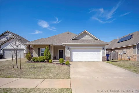 8921 NW 129th