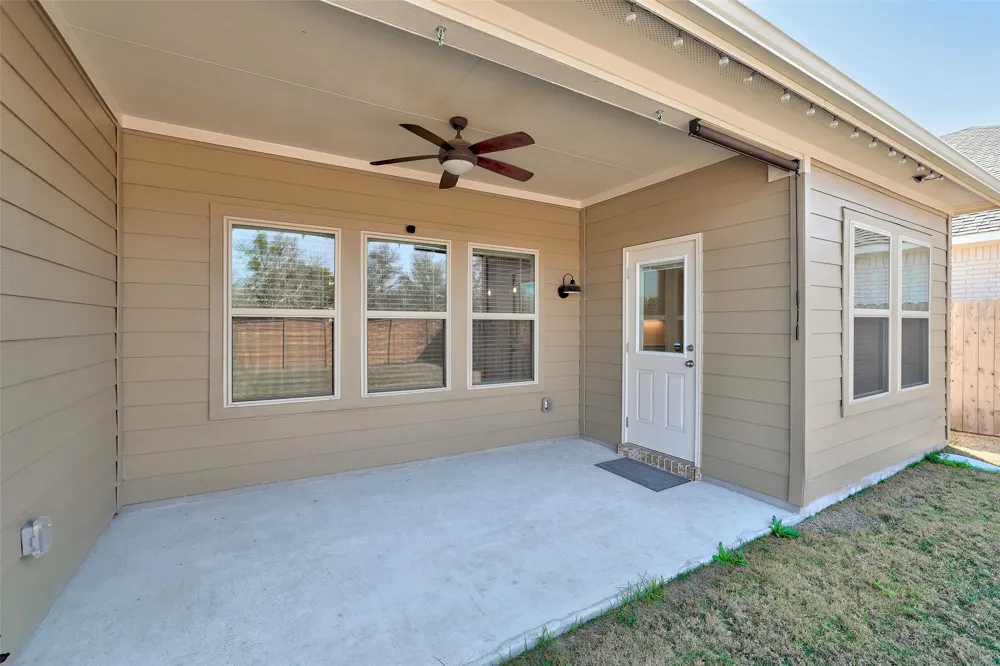 382 Smithsonian Lane Kyle, TX 78640