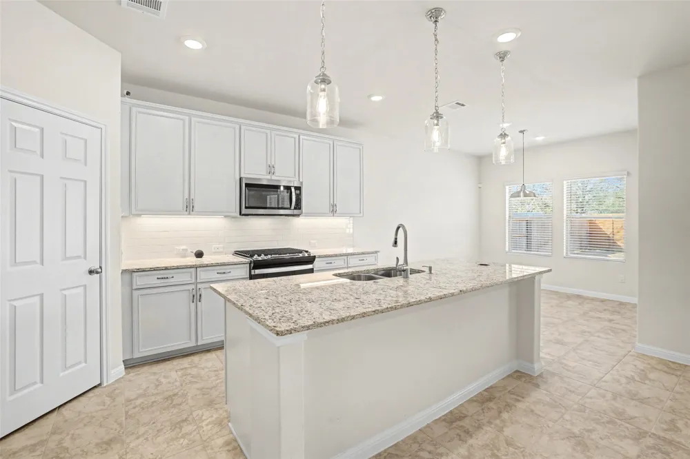 382 Smithsonian Lane Kyle, TX 78640