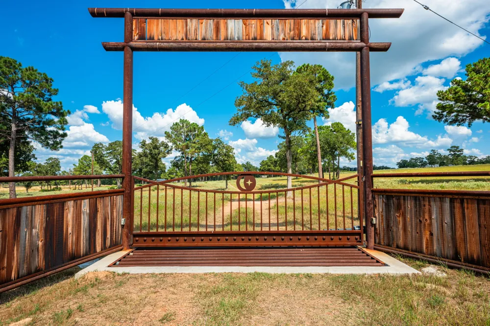 212 Meuth Cemetery Road Red Rock, TX 78662