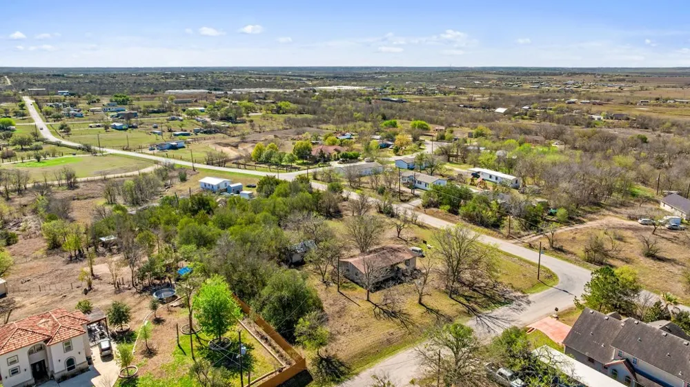 201 Peggys Trail Kyle, TX 78640