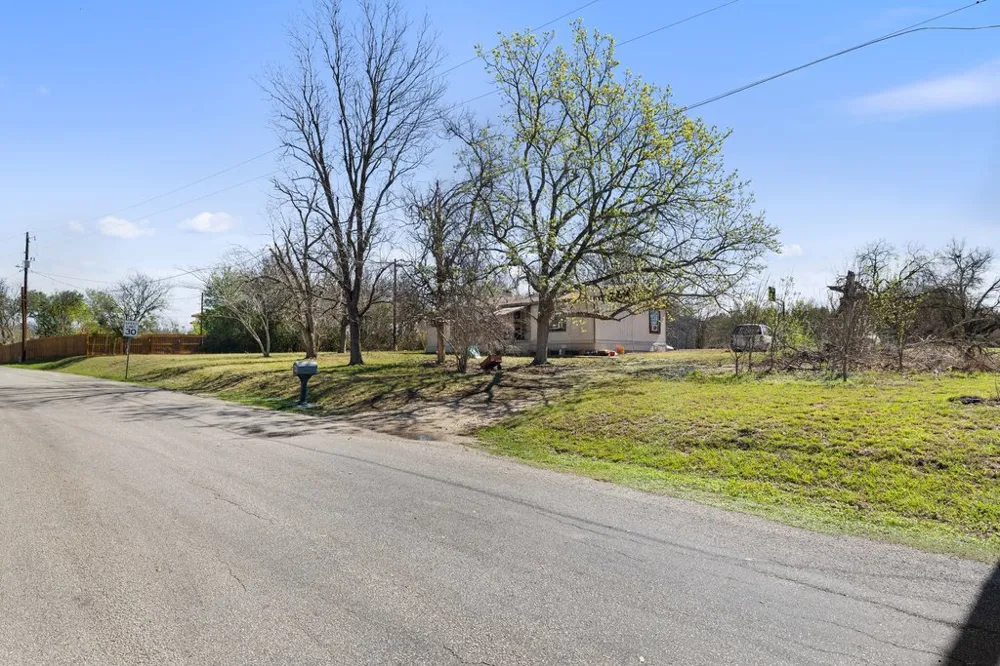 201 Peggys Trail Kyle, TX 78640