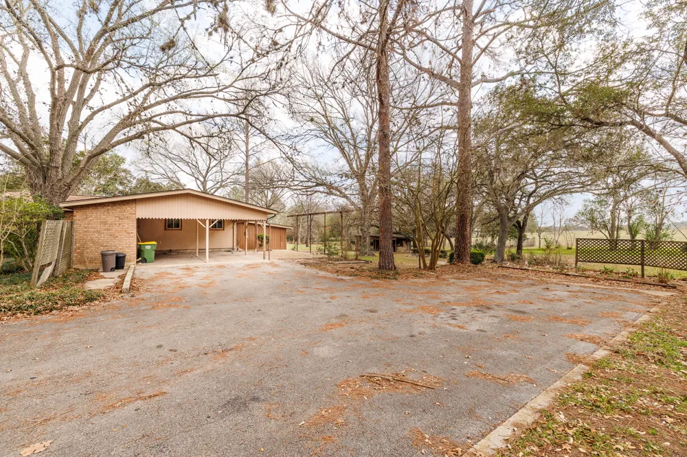 3603 Us Highway 90A E Gonzales, TX 78629