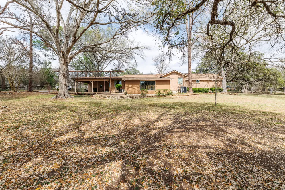 3603 Us Highway 90A E Gonzales, TX 78629