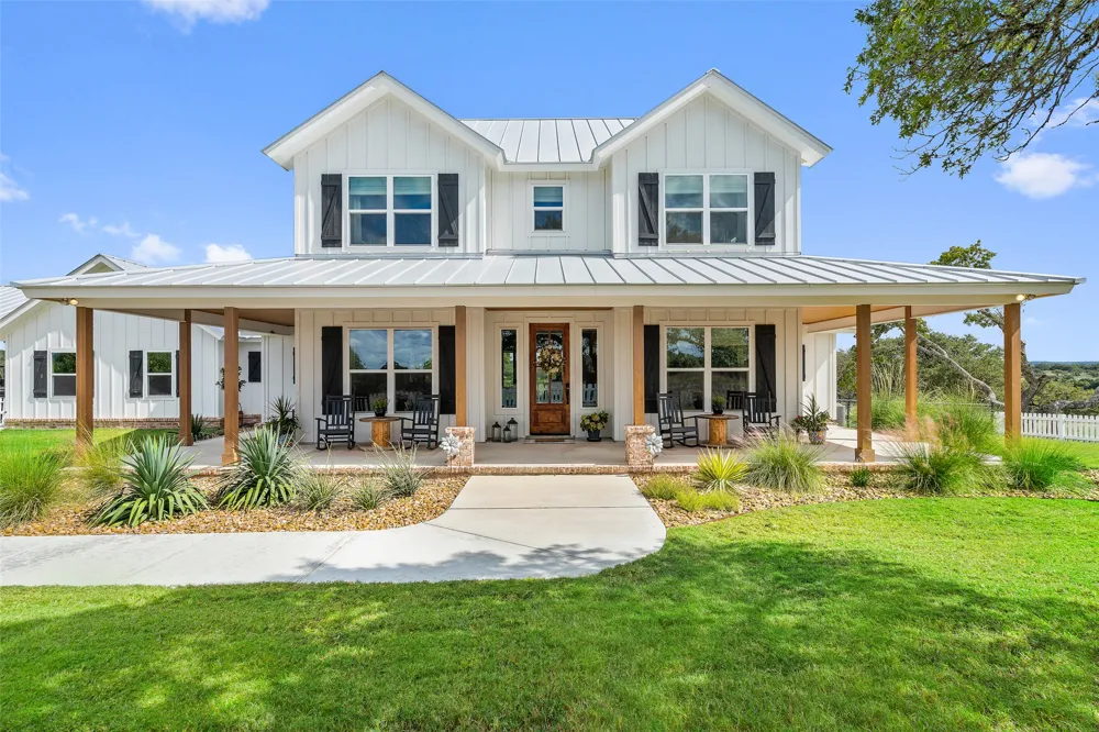 2454 McKinney Loop Blanco, TX 78606
