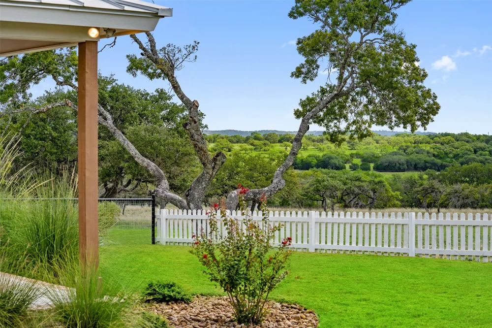 2454 McKinney Loop Blanco, TX 78606