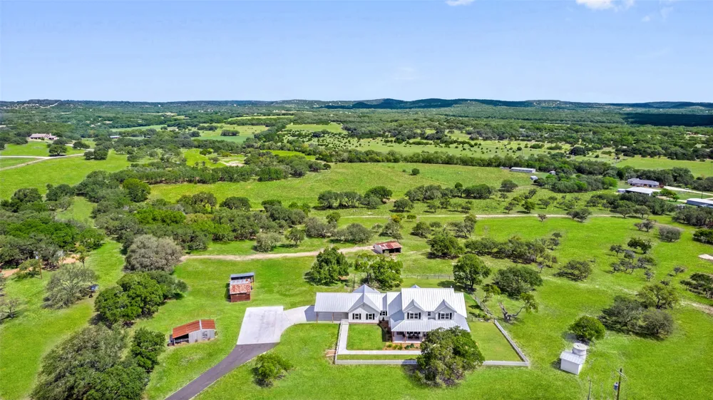 2454 McKinney Loop Blanco, TX 78606