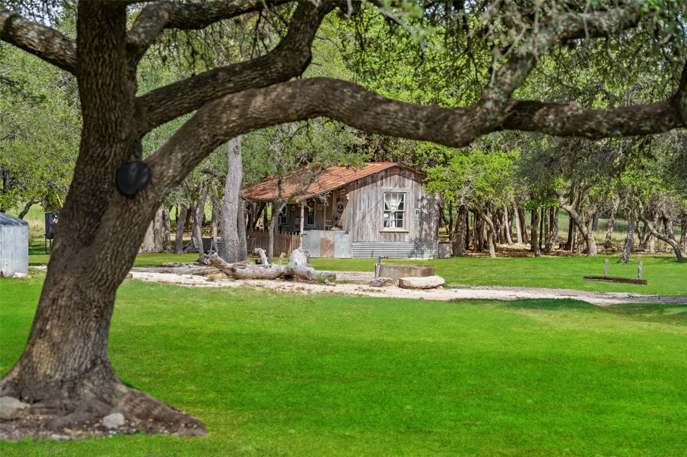 2454 McKinney Loop Blanco, TX 78606