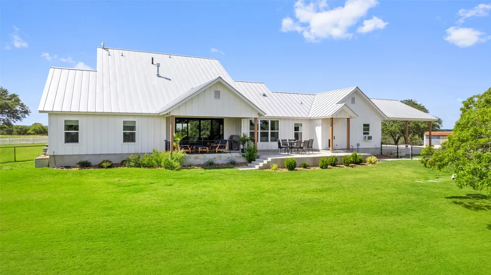 2454 McKinney Loop Blanco, TX 78606