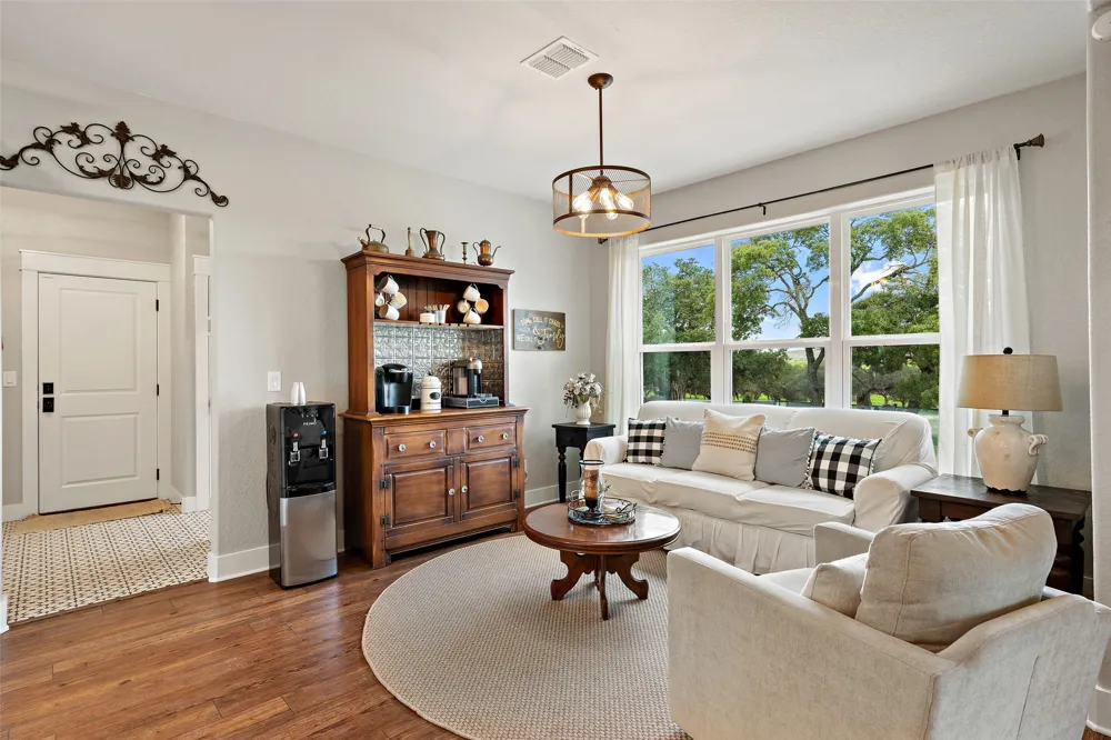 2454 McKinney Loop Blanco, TX 78606