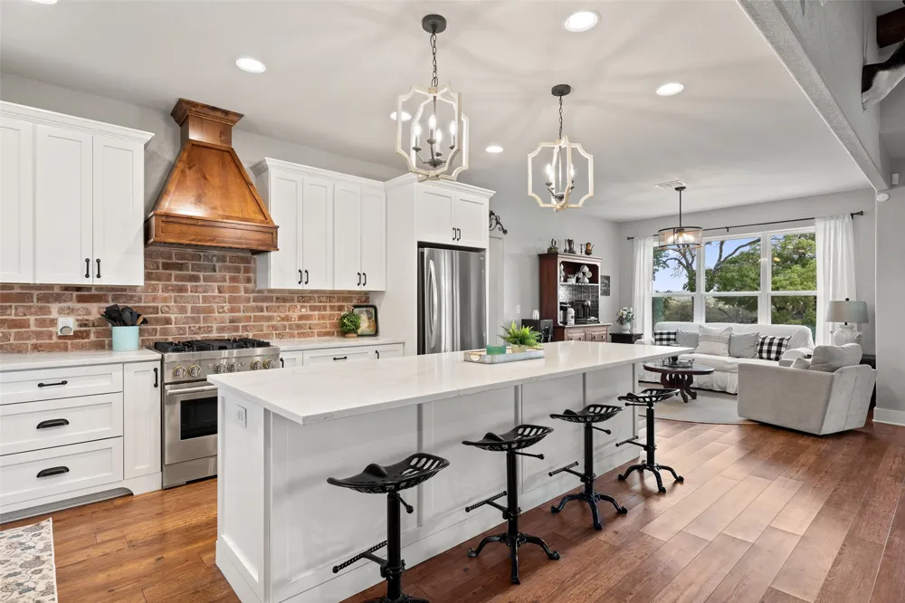 2454 McKinney Loop Blanco, TX 78606