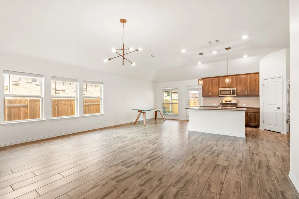 682 Coyote Creek Way Kyle, TX 78640
