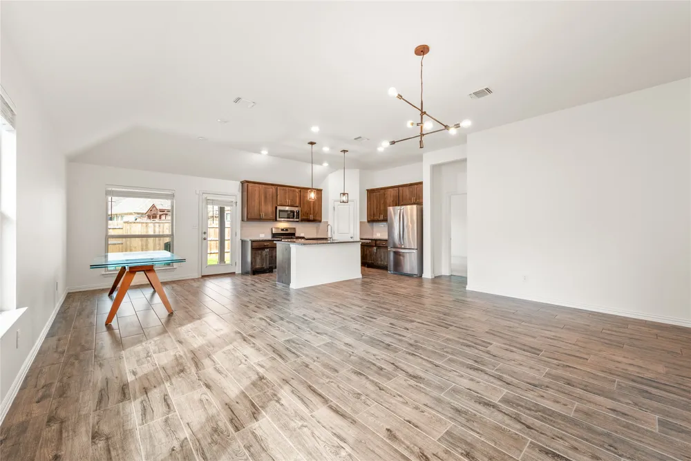 682 Coyote Creek Way Kyle, TX 78640