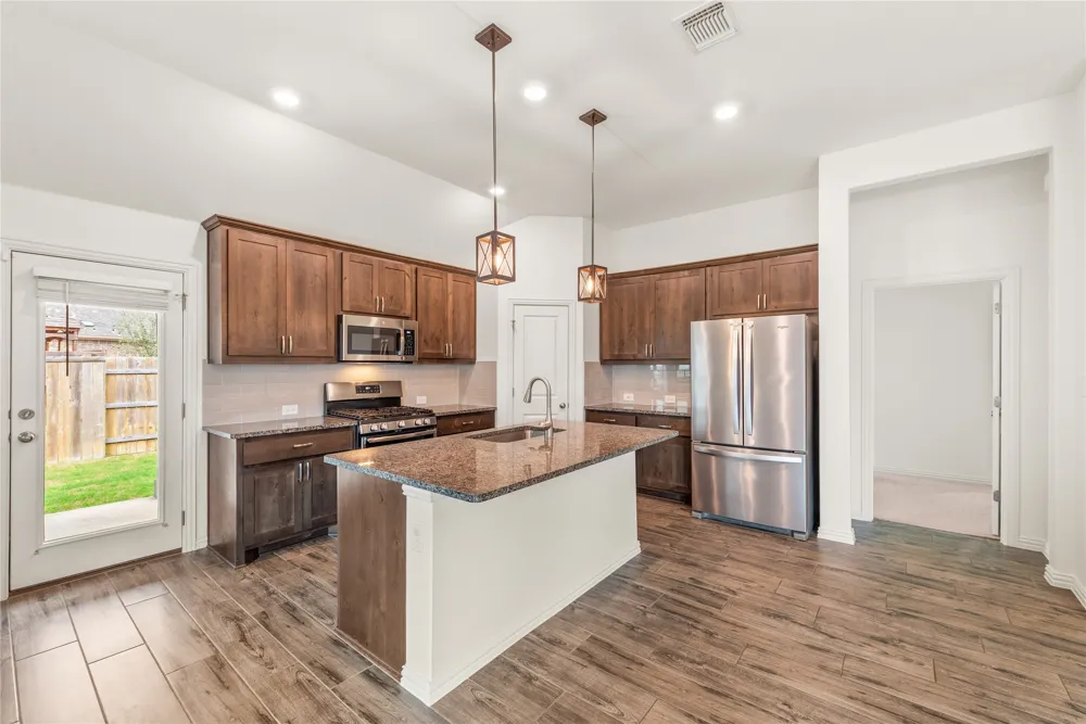 682 Coyote Creek Way Kyle, TX 78640