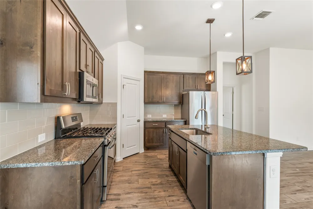 682 Coyote Creek Way Kyle, TX 78640