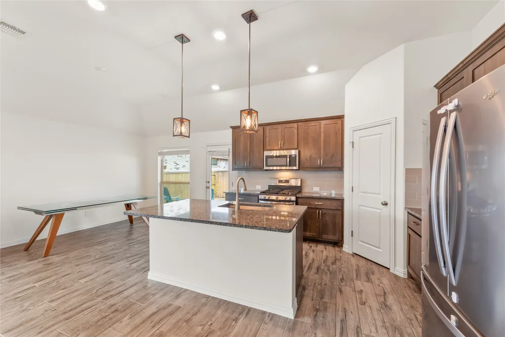 682 Coyote Creek Way Kyle, TX 78640