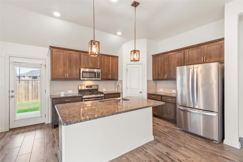 682 Coyote Creek Way Kyle, TX 78640