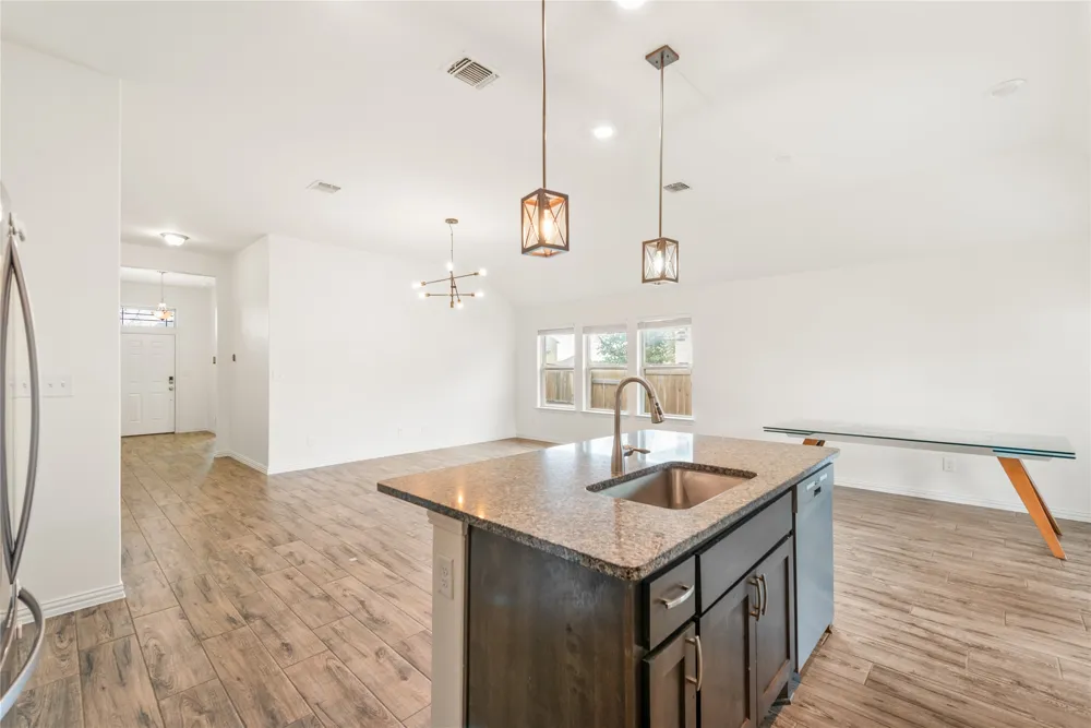 682 Coyote Creek Way Kyle, TX 78640