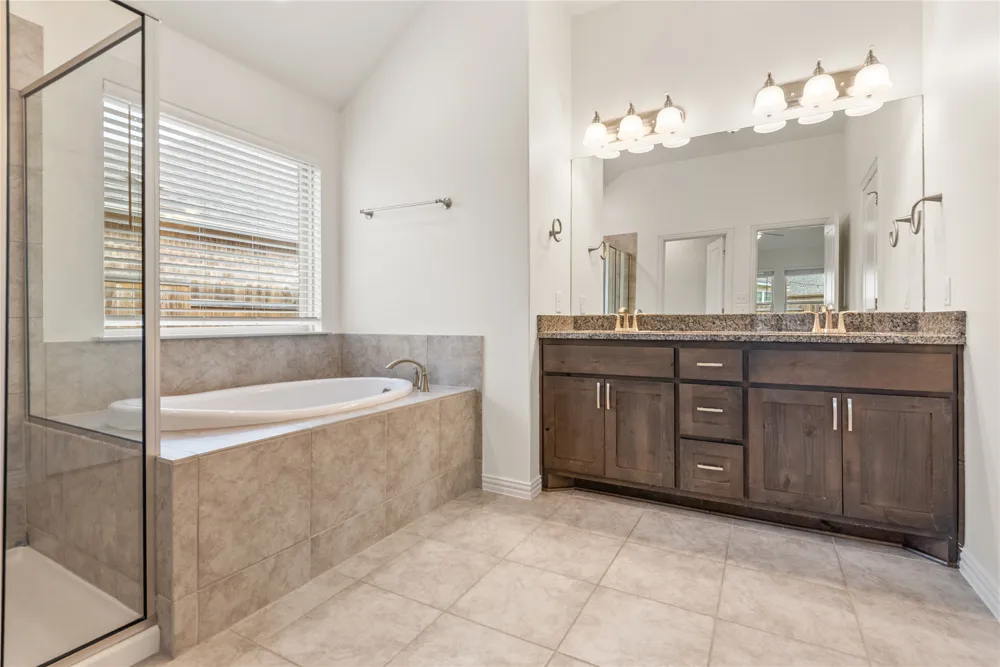 682 Coyote Creek Way Kyle, TX 78640