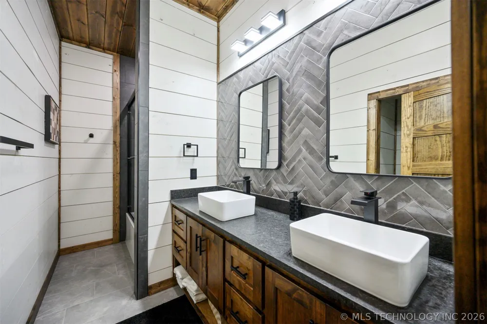 2057 Pine Hills Broken Bow, OK 74728