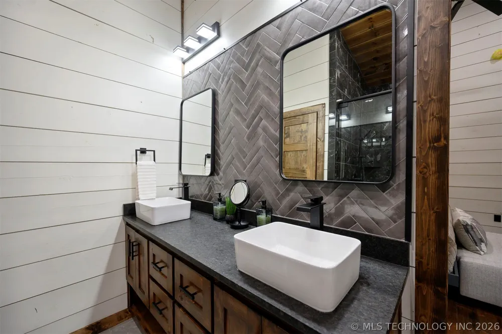 2057 Pine Hills Broken Bow, OK 74728