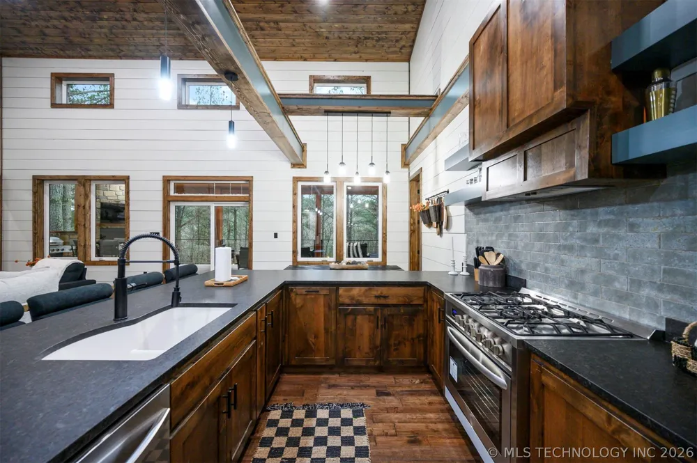 2057 Pine Hills Broken Bow, OK 74728
