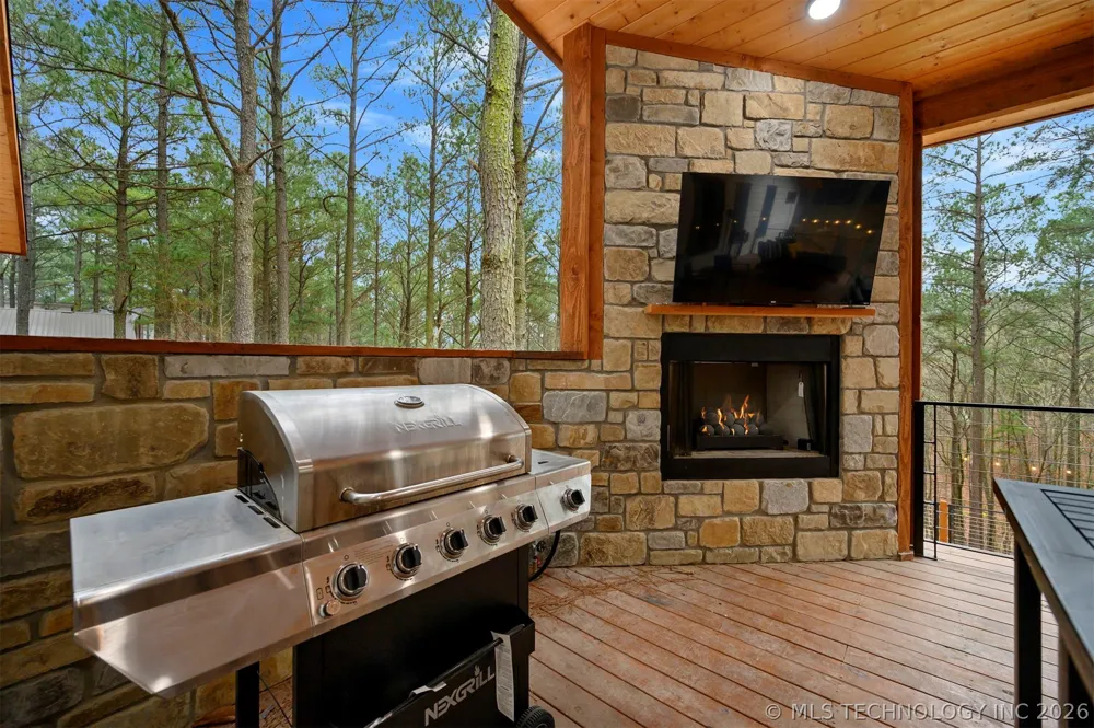 2057 Pine Hills Broken Bow, OK 74728