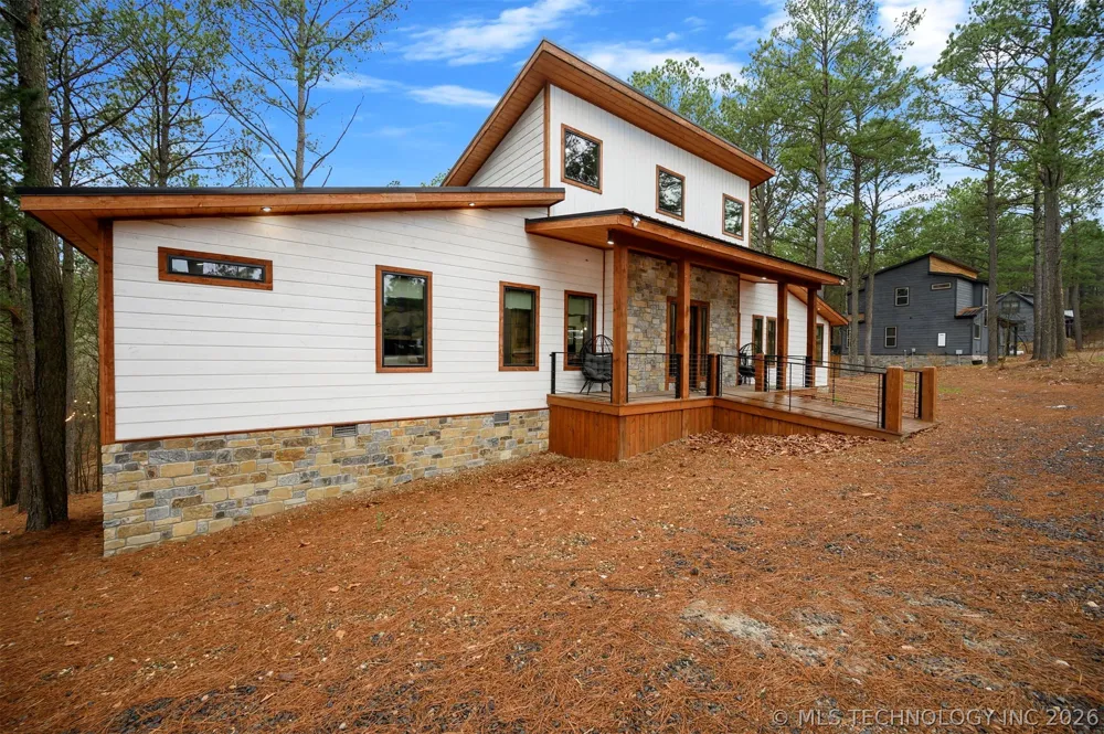 2057 Pine Hills Broken Bow, OK 74728
