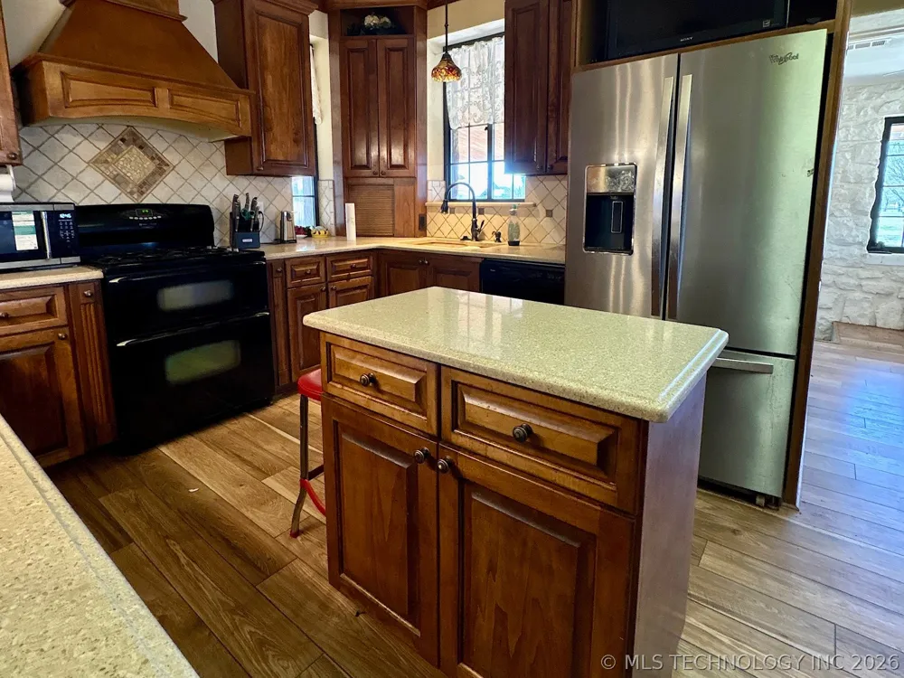 1007 S Wilson Avenue Cushing, OK 74023