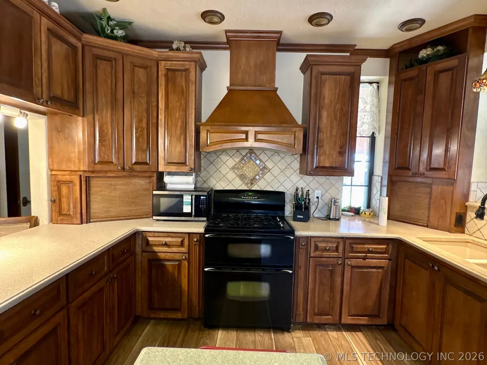 1007 S Wilson Avenue Cushing, OK 74023