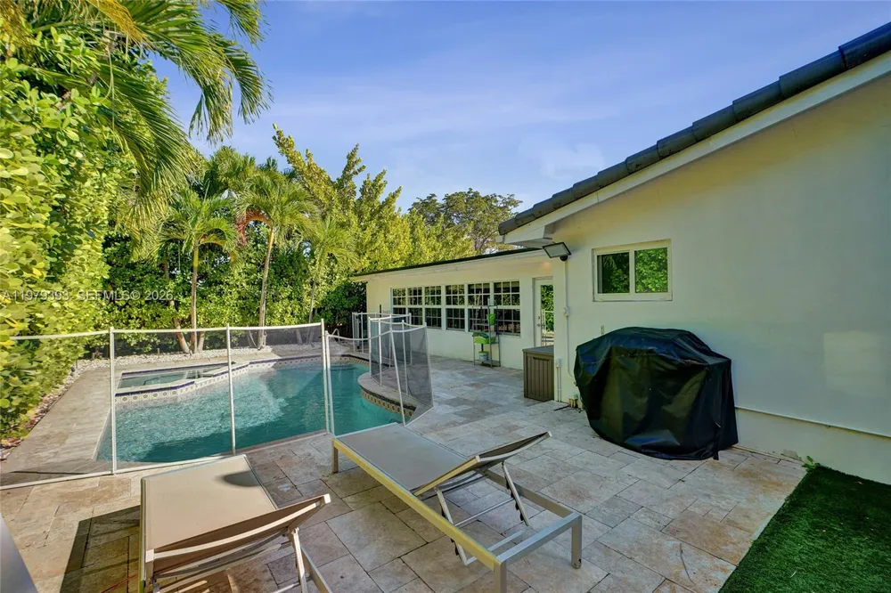 2301 NE 196th St Miami, FL 33180
