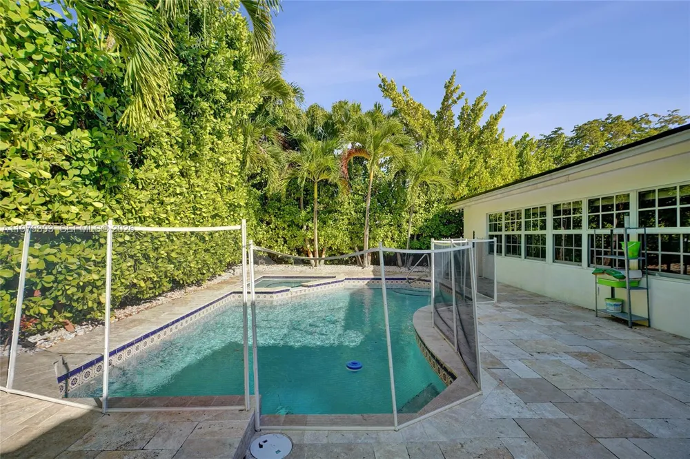 2301 NE 196th St Miami, FL 33180