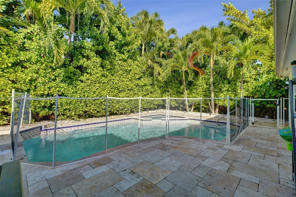 2301 NE 196th St Miami, FL 33180