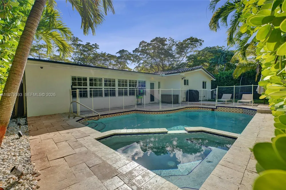 2301 NE 196th St Miami, FL 33180
