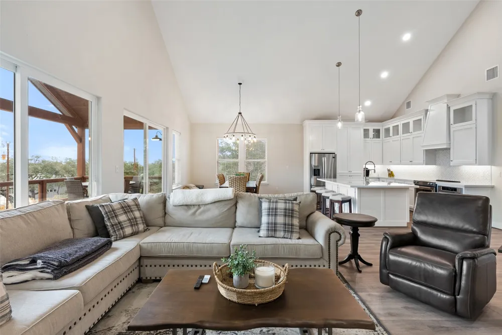3160 Lakeview Drive Canyon Lake, TX 78133