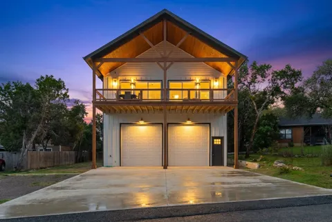 3160 Lakeview Drive