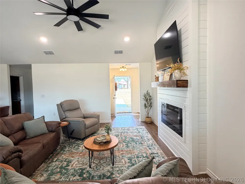1 Diamondhead Drive Burneyville, OK 73430