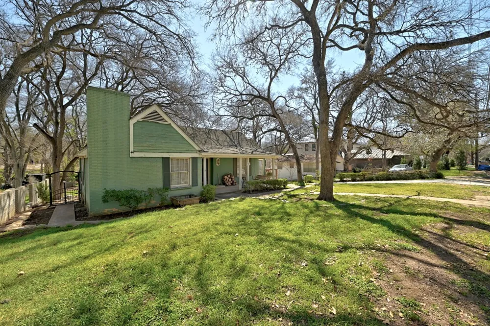 2007 Sharon Lane Austin, TX 78703