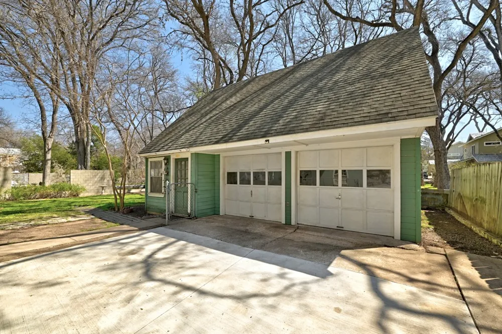 2007 Sharon Lane Austin, TX 78703