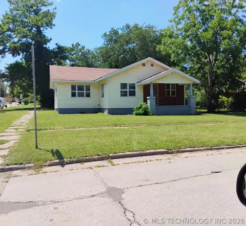 500 W 16 STREET