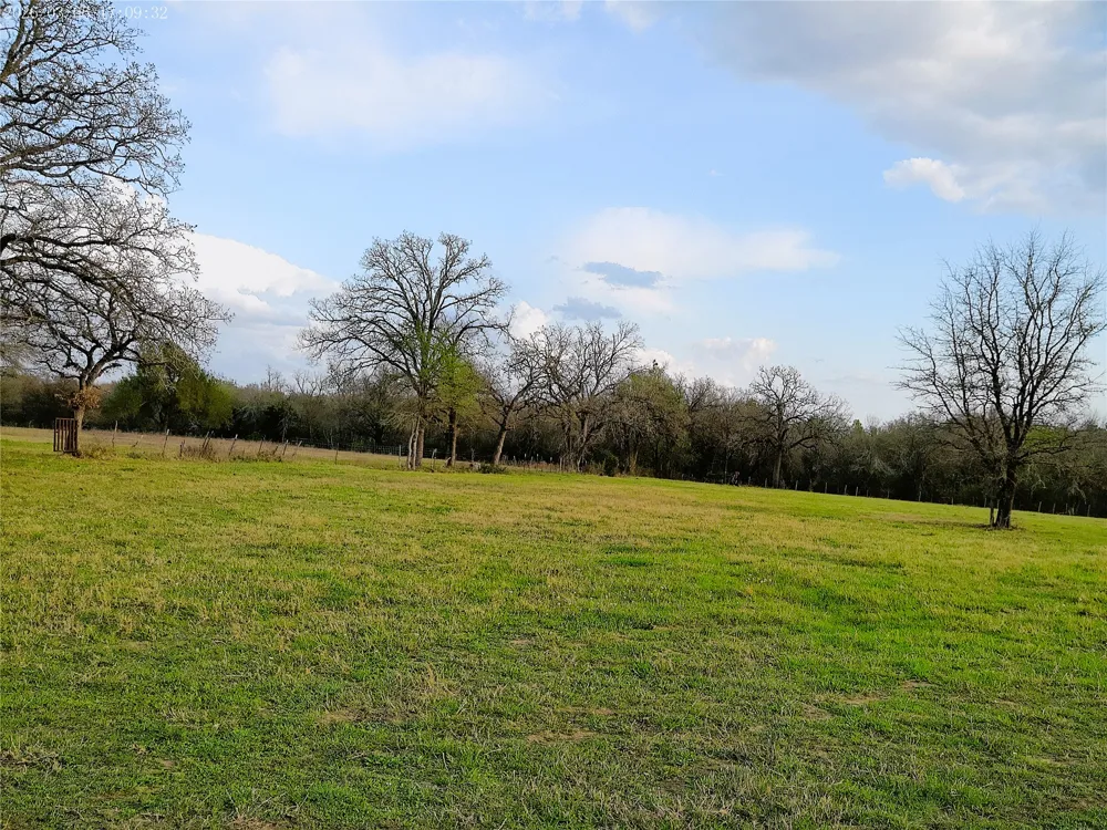 1042 Los Ranchitos Road Cameron, TX 76567