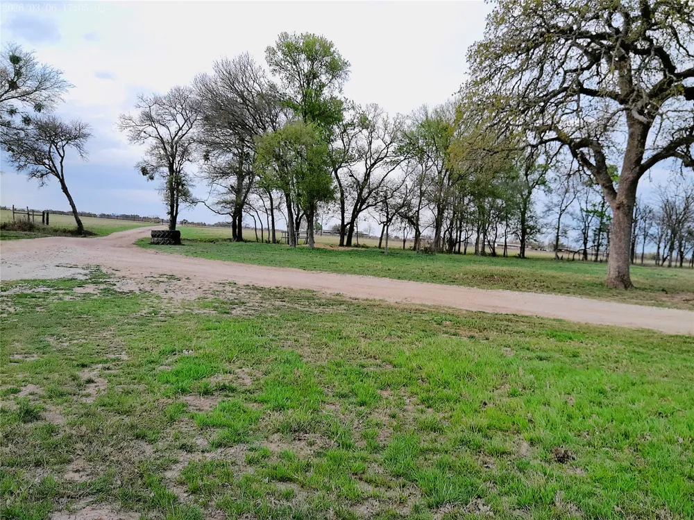 1042 Los Ranchitos Road Cameron, TX 76567