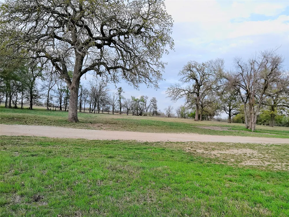 1042 Los Ranchitos Road Cameron, TX 76567